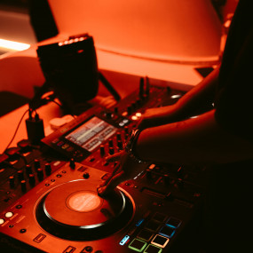 Evening 4 Hour Yacht Cruise with Unlimited Drinks in Dubai: Gallery Photo 3qep06