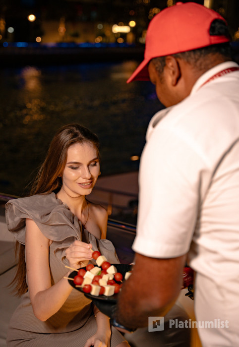 Evening 4 Hour Yacht Cruise with Unlimited Drinks в Дубай: Галерея фото 3yo60b