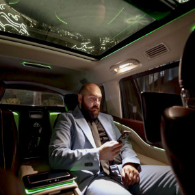 Ultra - Luxury City Tour with Private Chauffeur в Дубай: Галерея фото 3e7y6q