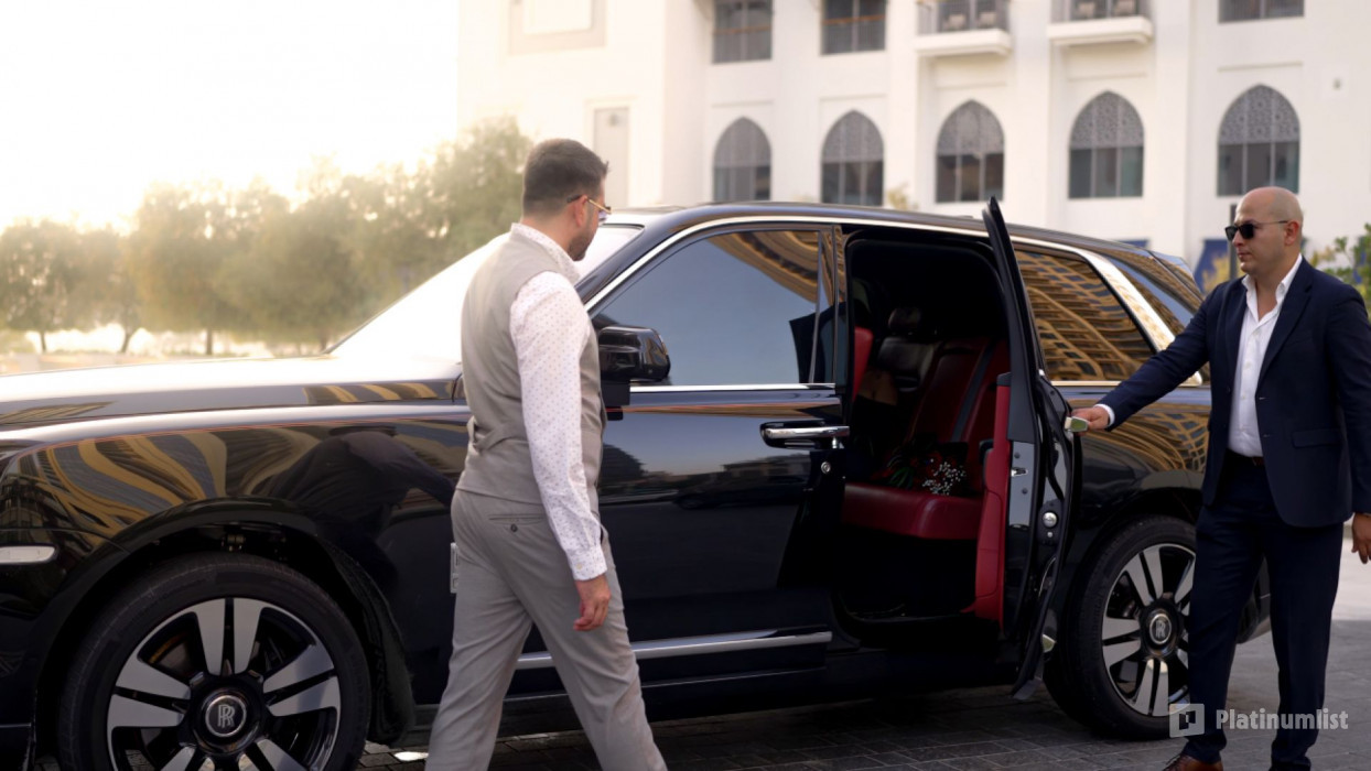 3bjqym استديو الصور :دبي في جولة بسيارة فائقة الفخامة في المدينة مع سائق خاص