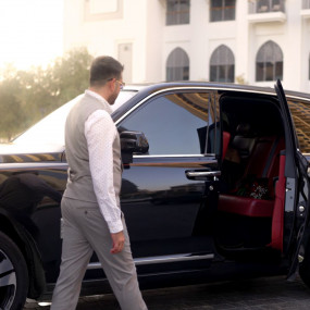 Ultra - Luxury City Tour with Private Chauffeur в Дубай: Галерея фото 3bjqym