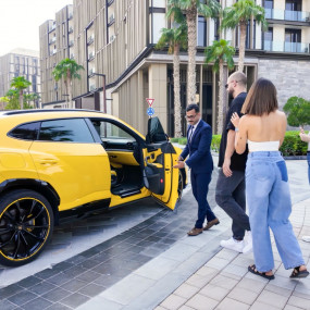 Фотография с Ultra - Luxury City Tour with Private Chauffeur в Дубай: Галерея фото 38y45j