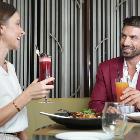 Around the World in 80 Days in Dubai: Gallery Photo z7x89g