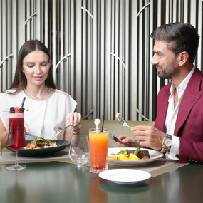 Around the World in 80 Days in Dubai: Gallery Photo 3e7jo0