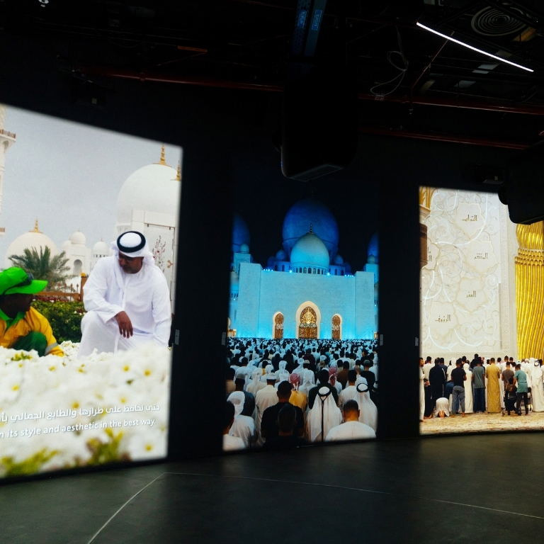 Photo from TeamLab Phenomena Abu Dhabi + Free Light and Peace museum in Abu Dhabi: Gallery Photo 3bjp85