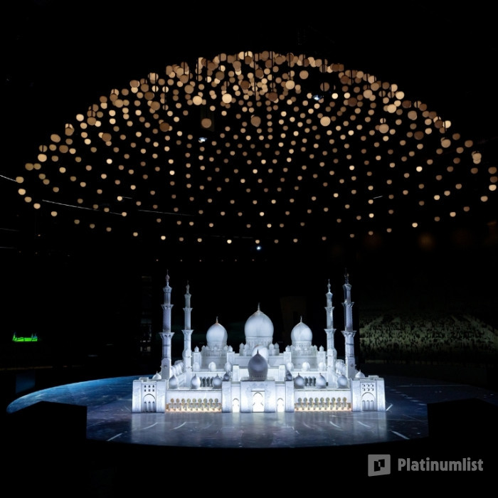 Emirates Park Zoo + Free Light and Peace museum in Abu Dhabi: Gallery Photo z94g57