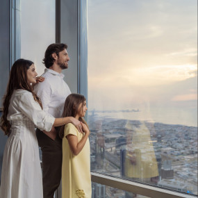 Фотография с At The Top, Burj Khalifa: Level 124 - Festive Souvenir Package в Дубай: Галерея фото zg4rr4