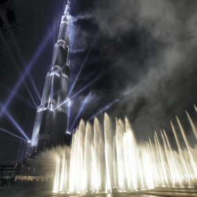 The Dubai Fountain Lake Ride in Dubai: Gallery Photo n69xxp