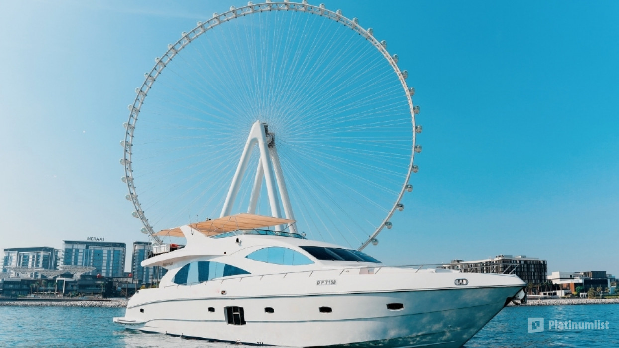 3qe4dr استديو الصور :دبي في جولة بحرية لمدة ساعة في مرسى دبي.