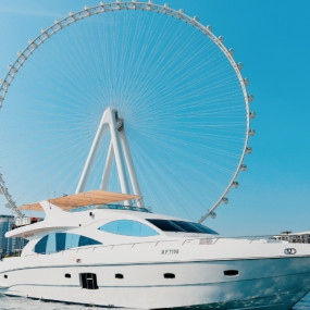 3qe4dr استديو الصور :دبي في جولة بحرية لمدة ساعة في مرسى دبي.