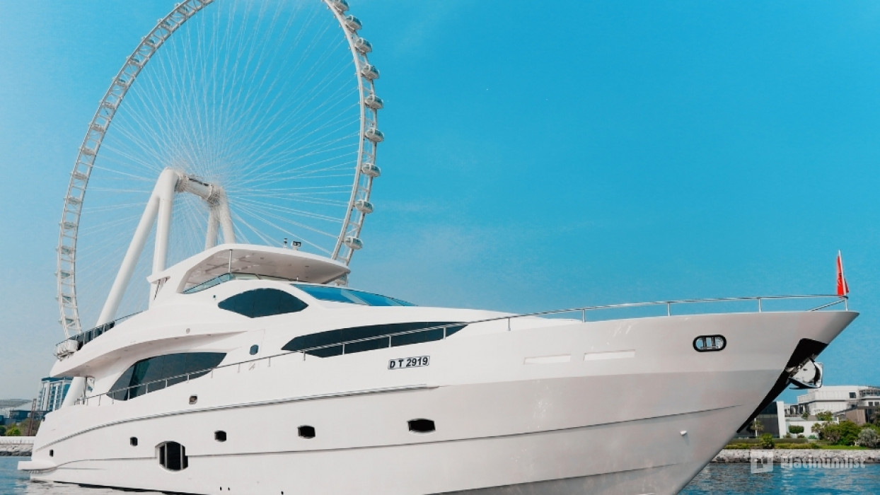 35yjp6 استديو الصور :دبي في جولة بحرية لمدة ساعة في مرسى دبي.