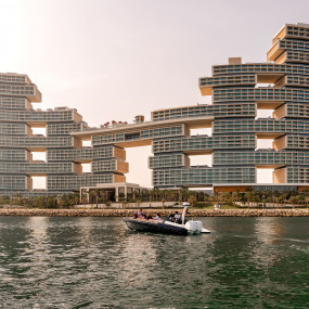 Photo from جولة القوارب السريعة الفخمة في جولات ذا بلاك بوتس in دبي: Gallery Photo 34jomv