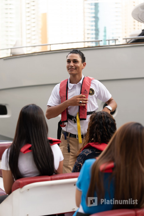 Luxury Speed Boat Tour by The Black Boats in Dubai: Gallery Photo zm0vd8