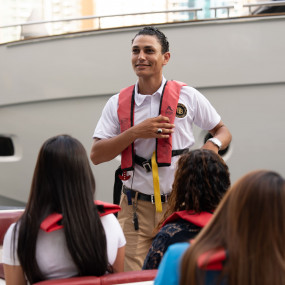 Luxury Speed Boat Tour by The Black Boats in Dubai: Gallery Photo zm0vd8