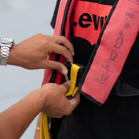 Luxury Speed Boat Tour by The Black Boats in Dubai: Gallery Photo z94geq