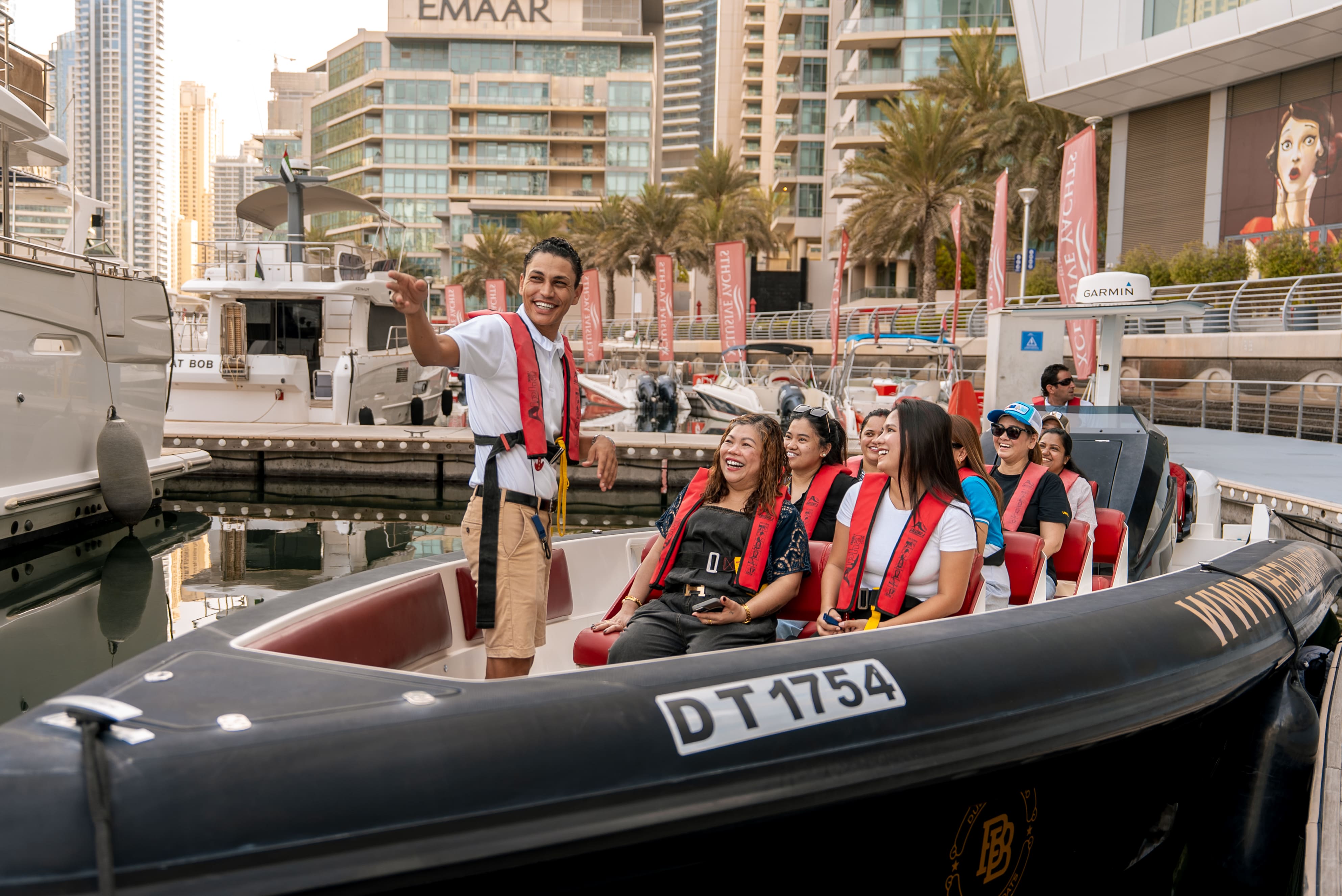 Photo from جولة القوارب السريعة الفخمة في جولات ذا بلاك بوتس in دبي: Gallery Photo 3rwr6g