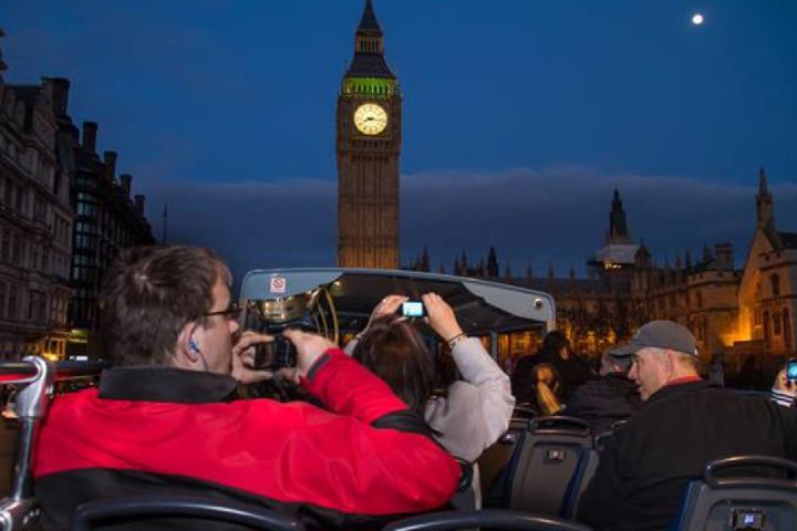 Photo from London Christmas Lights Bus Tour With Live Guide in London: Gallery Photo 3xvwv8