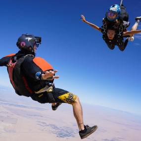 Tandem Skydive Desert Drop in Dubai: Gallery Photo 3pjw40 Tandem Skydive Desert Drop in Dubai: Gallery Photo 3pjw40