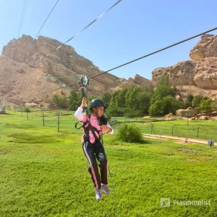 n6969x استديو الصور :العين في روز حفيت متنزه المغامرات (زيبلاين | قطار صغير)