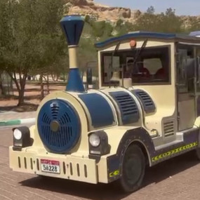 z7x6xg استديو الصور :العين في روز حفيت متنزه المغامرات (زيبلاين | قطار صغير)