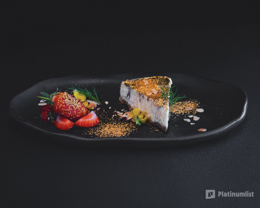 Sky Views with Slide & Gold Menu в Дубай: Галерея фото 3yowdq