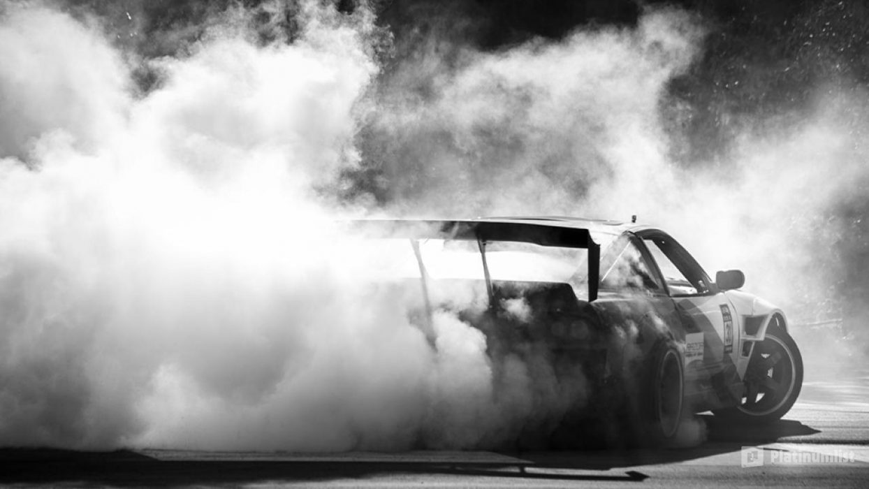 n15j8b استديو الصور :دبي في أسبوع الشرق الأوسط للسيارات والدراجات في الشرق الأوسط n15j8b استديو الصور :دبي في أسبوع الشرق الأوسط للسيارات والدراجات في الشرق الأوسط