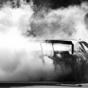 n15j8b استديو الصور :دبي في أسبوع الشرق الأوسط للسيارات والدراجات في الشرق الأوسط