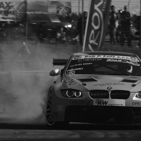 3d71oy استديو الصور :دبي في أسبوع الشرق الأوسط للسيارات والدراجات في الشرق الأوسط