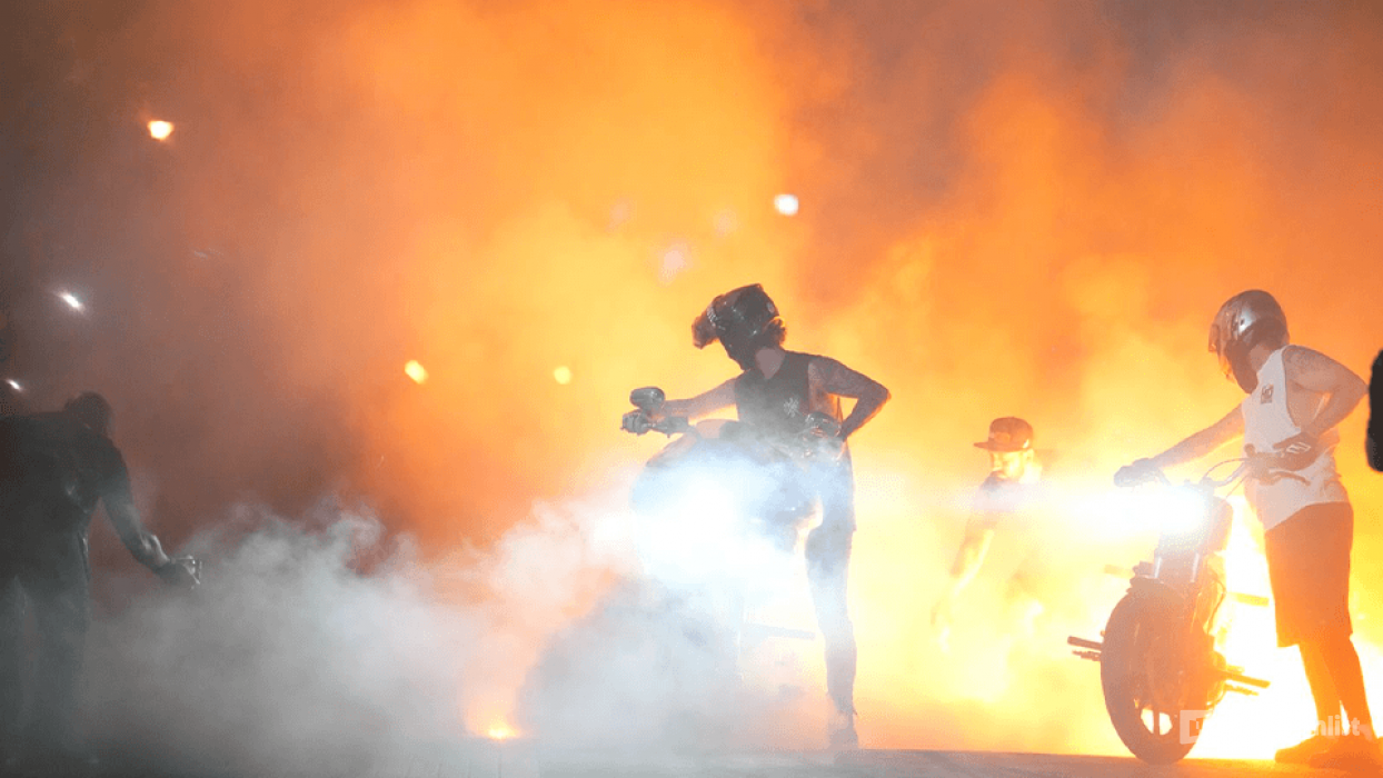 z7x68w استديو الصور :دبي في أسبوع الشرق الأوسط للسيارات والدراجات في الشرق الأوسط