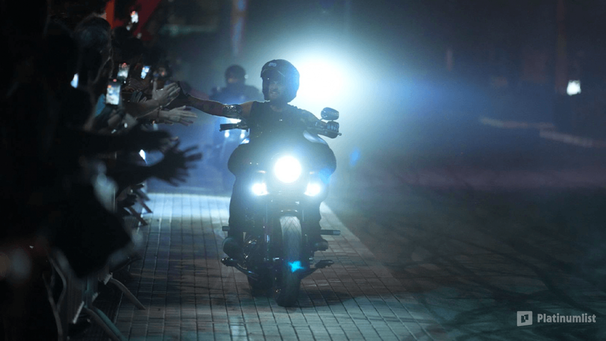 34jyo8 استديو الصور :دبي في أسبوع الشرق الأوسط للسيارات والدراجات في الشرق الأوسط