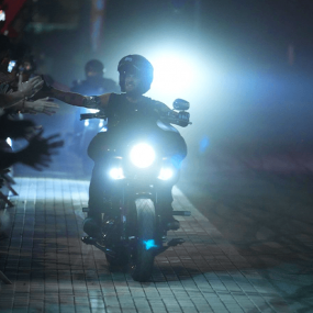 34jyo8 استديو الصور :دبي في أسبوع الشرق الأوسط للسيارات والدراجات في الشرق الأوسط