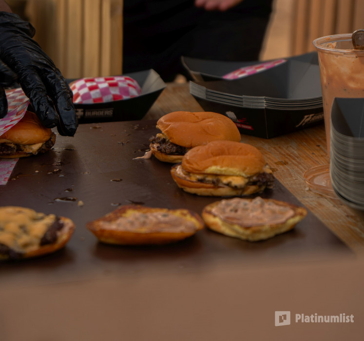 Meats & Mountains in Abu Dhabi: Gallery Photo z7x6wk