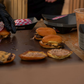 Meats & Mountains in Abu Dhabi: Gallery Photo z7x6wk