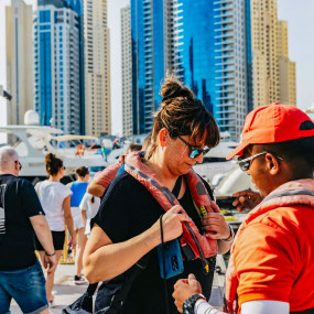 Photo de 90 Mins Guided Sightseeing Boat Tour dans Dubai : Galerie Photo 3qekd6