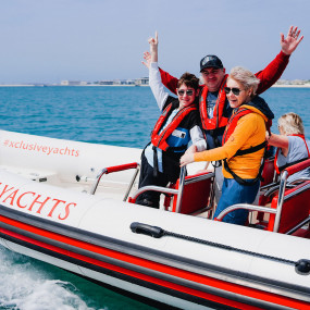 Photo de 90 Mins Guided Sightseeing Boat Tour dans Dubai : Galerie Photo n26170