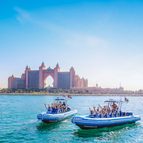Photo de 90 Mins Guided Sightseeing Boat Tour dans Dubai : Galerie Photo 3rw1y5