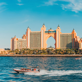 Photo de 90 Mins Guided Sightseeing Boat Tour dans Dubai : Galerie Photo zw6r1p