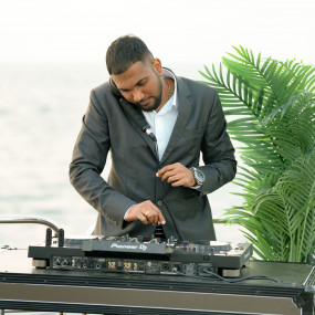 Photo from Sunseeker Superyacht Experience with Gourmet Dining,Premium Drinks & Live Music in Dubai: Gallery Photo 3qek5r