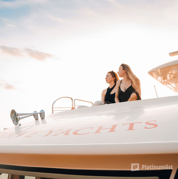 Dubai Harbour Superyacht Experience with Live station & Drinks в Дубай: Галерея фото 3xv17d