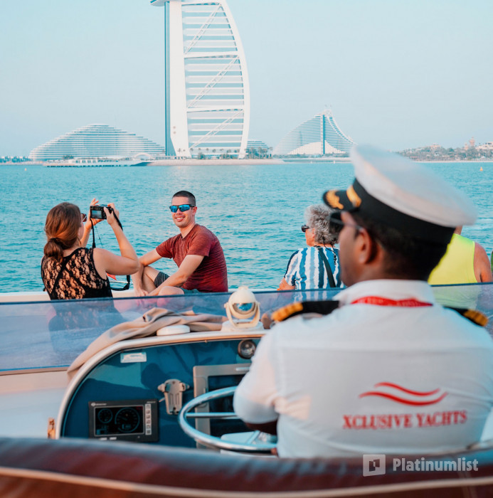 Dubai Harbour Superyacht Experience with Live station & Drinks в Дубай: Галерея фото n261yk