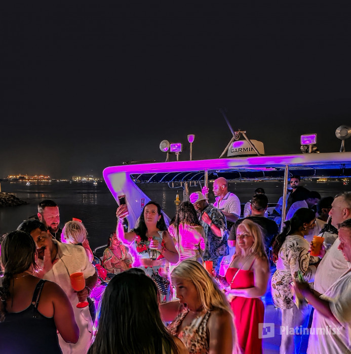 Evening 4 Hour Yacht Cruise with Unlimited Drinks в Дубай: Галерея фото zv6dx0