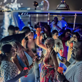 Photo from Evening 4 Hour Yacht Cruise with Unlimited Drinks in Dubai: Gallery Photo 3j5peq
