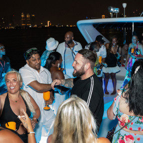 Photo from Evening 4 Hour Yacht Cruise with Unlimited Drinks in Dubai: Gallery Photo 35ygq6