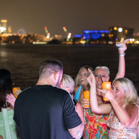 Photo from Evening 4 Hour Yacht Cruise with Unlimited Drinks in Dubai: Gallery Photo 3d7b4k