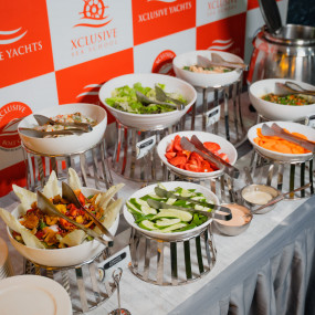 Dubai Marina Dinner Cruise with Live Music & Open Bar in Dubai: Gallery Photo zv6dq0