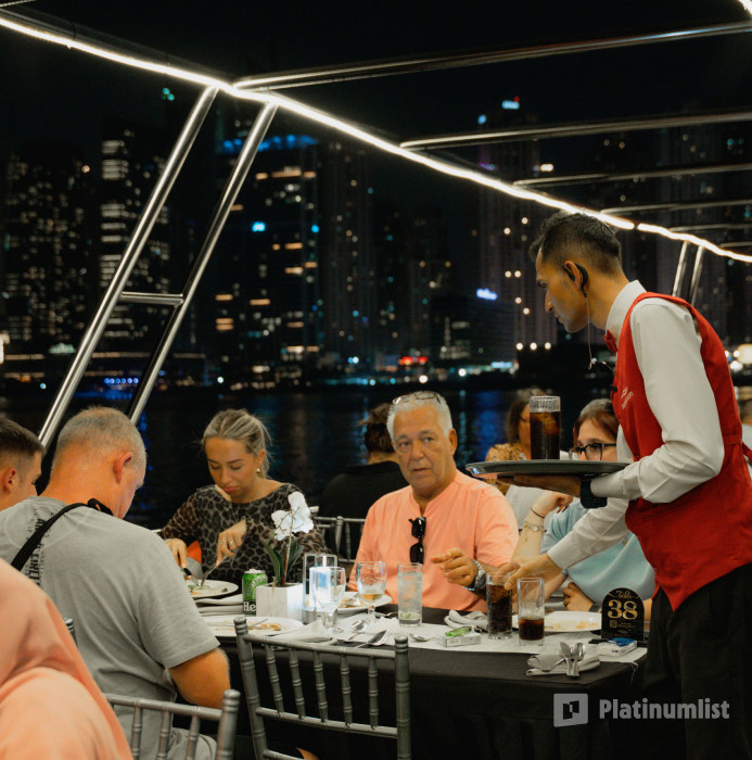Dubai Marina Dinner Cruise with Live Music & Open Bar in Dubai: Gallery Photo zg4w08