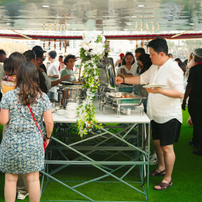 Фотография с Dubai Marina Dinner Cruise with Live Music & Open Bar в Дубай: Галерея фото 3d7dgq