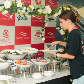 Фотография с Dubai Marina Dinner Cruise with Live Music & Open Bar в Дубай: Галерея фото z94jrm