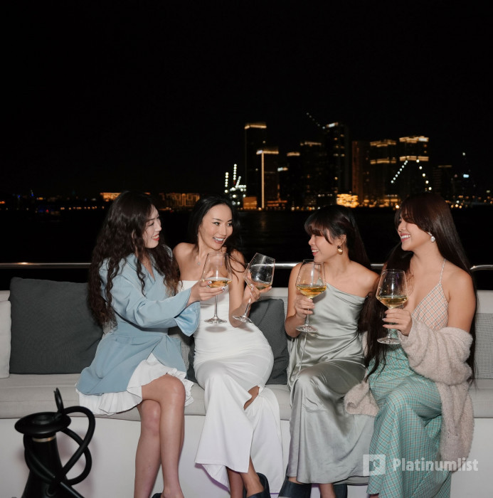 38yo1j استديو الصور :دبي في جولة في القارب لمدة ثلاث ساعات في مرسى دبي مع وجبة غداء شهية