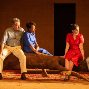 All My Sons Play in London в Лондон: Галерея фото z7xgx8